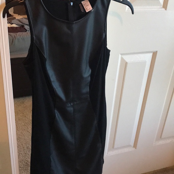 Black dress - Picture 3 of 4